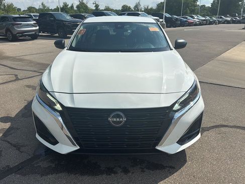 Used 2025 Nissan Altima 2.5 SV FWD image 8