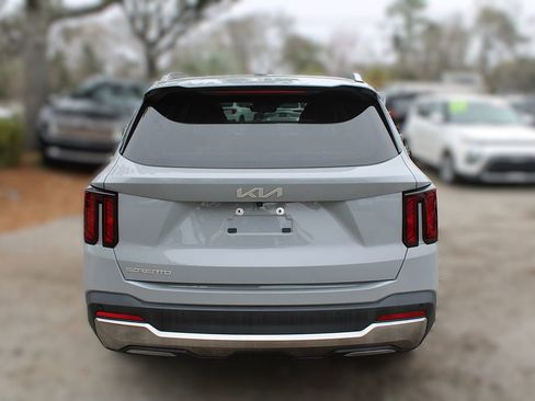 Certified 2025 Kia Sorento S w/ Panoramic Sunroof Package image 8