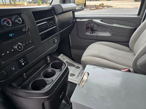 Used 2014 Chevrolet Express 2500 image 17