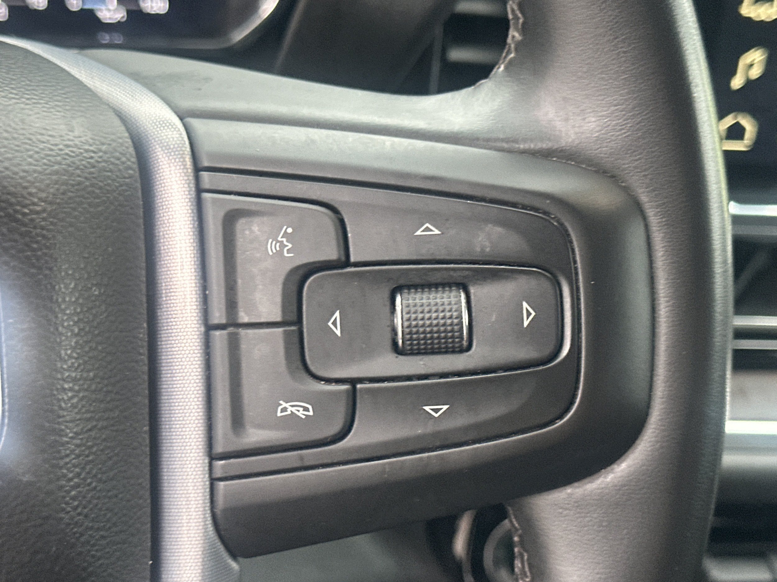 Used 2025 GMC Sierra 1500 SLT AWD/4WD image 25
