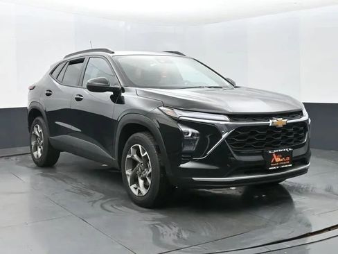 Used 2024 Chevrolet Trax LT w/ Driver Confidence Package image 2