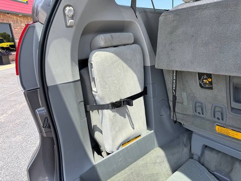 Used 2011 Toyota Sienna LE w/ Towing Pkg FWD image 19