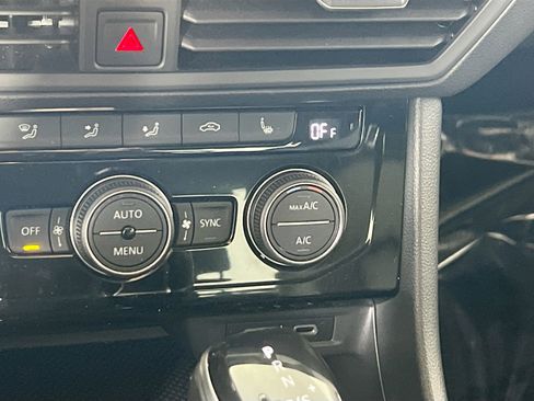 Used 2023 Volkswagen Jetta SE image 19