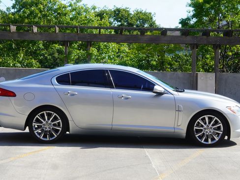 Used 2011 Jaguar XF Premium RWD image 8