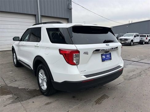 Used 2023 Ford Explorer XLT image 5