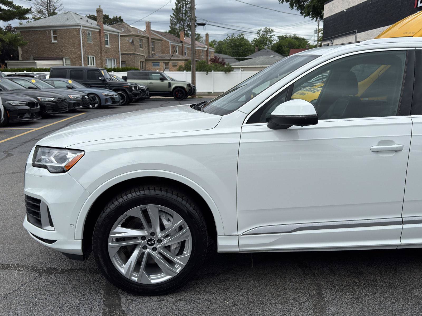 Used 2022 Audi Q7 3.0T Premium Plus w/ Premium Plus Package AWD/4WD image 8