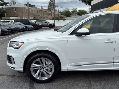 Used 2022 Audi Q7 3.0T Premium Plus w/ Premium Plus Package AWD/4WD image 8