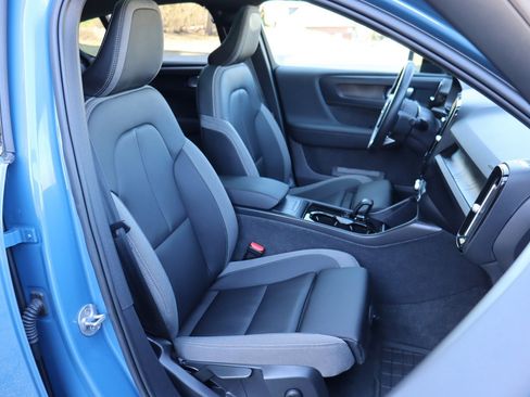 Used 2024 Volvo C40 Recharge Core image 19