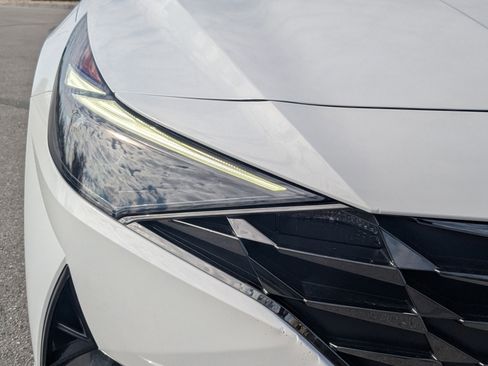 Used 2023 Hyundai Elantra Limited image 10