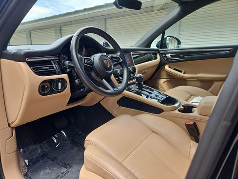 Used 2025 Porsche Macan AWD/4WD image 4