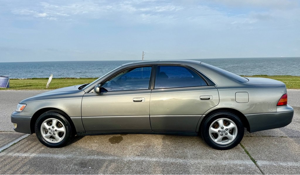Used 1998 Lexus ES 330 w/ Leather Trim Pkg FWD image 8