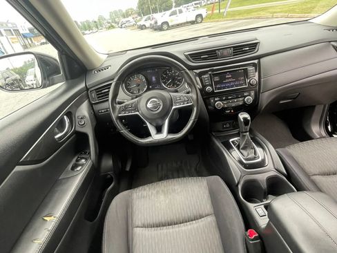 Used 2018 Nissan Rogue SV w/ Sun & Sound Touring Package AWD/4WD image 39