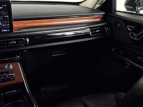 Used 2020 Lincoln Aviator Reserve w/ Equipment Group 201A image 10