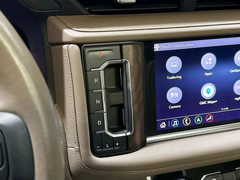 Used 2021 GMC Yukon XL Denali w/ Denali Premium Package AWD/4WD image 19