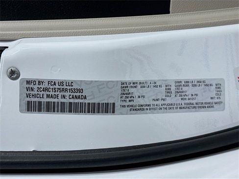 Used 2024 Chrysler Pacifica Select image 33