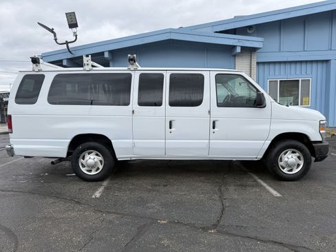 Used 2011 Ford E-350 and Econoline 350 XLT image 6