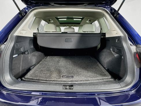 Used 2022 Volkswagen Tiguan SE w/ Panoramic Sunroof Package AWD/4WD image 28