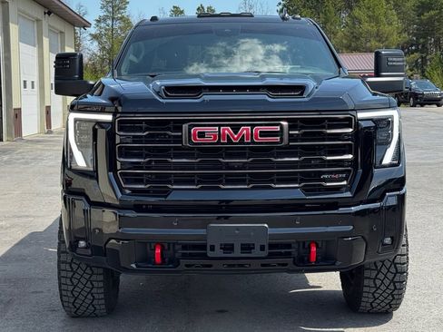 Used 2025 GMC Sierra 2500 AT4X AWD/4WD image 9