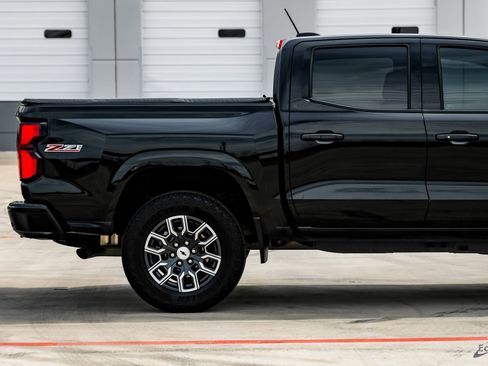 Used 2024 Chevrolet Colorado Z71 w/ Z71 Convenience Package 2 image 17