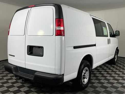Used 2017 Chevrolet Express 2500 image 6