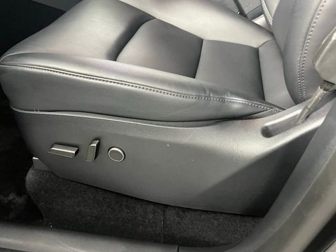 Used 2025 Tesla Model Y Long Range image 23