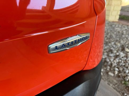 Used 2018 Jeep Renegade Latitude image 22