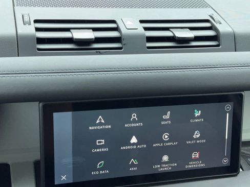 Used 2024 Land Rover Defender 90 S image 27