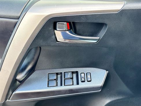 Used 2018 Toyota RAV4 XLE FWD image 17