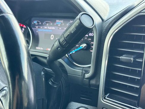 Used 2022 Ford F350 Platinum w/ FX4 Off-Road Package AWD/4WD image 32