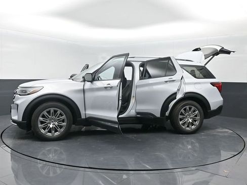 Used 2025 Ford Explorer Platinum image 28
