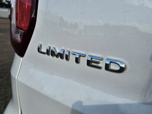 Used 2019 Ford Explorer Limited image 34