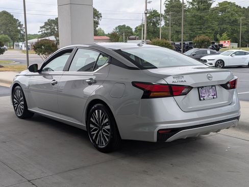 Used 2025 Nissan Altima 2.5 SV FWD image 5