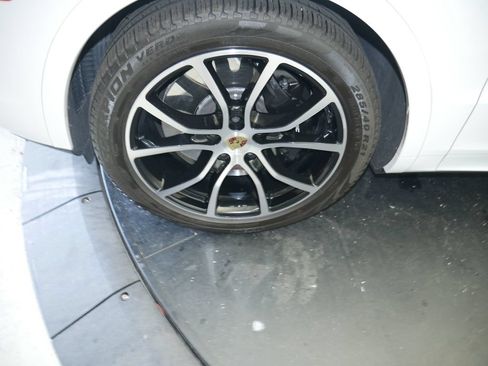 Certified 2023 Porsche Cayenne Turbo AWD/4WD image 14