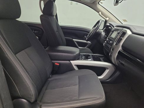 Used 2019 Nissan Titan SV w/ SV Convenience Package image 21