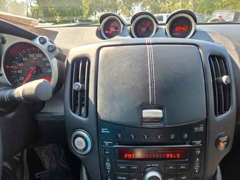 Used 2009 Nissan 370Z Touring image 21