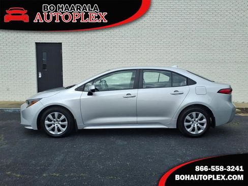 Used 2025 Toyota Corolla LE FWD image 1