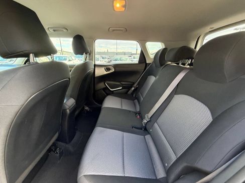 Used 2025 Kia Soul LX w/ LX Technology Package FWD image 23