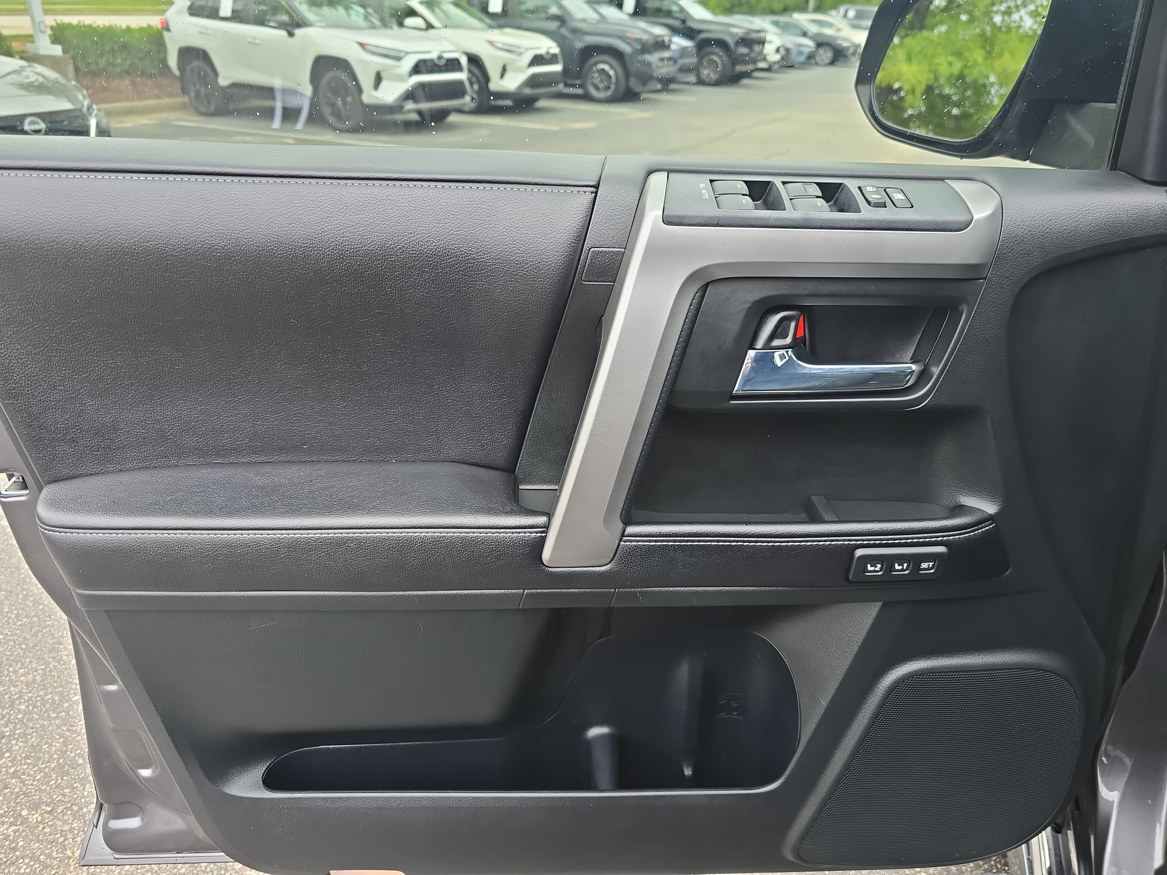 Used 2016 Toyota 4Runner Limited AWD/4WD image 25