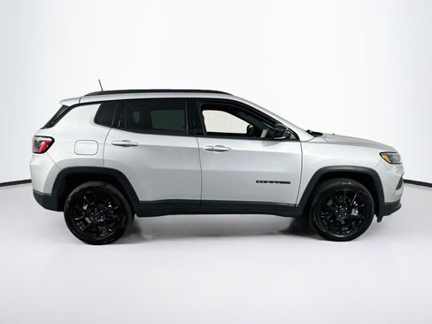 Used 2026 Jeep Compass Latitude AWD/4WD image 4