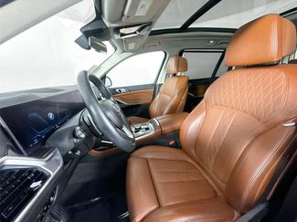 Used 2023 BMW X7 xDrive40i w/ Premium Package video 3