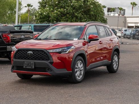 Used 2022 Toyota Corolla Cross LE FWD image 3