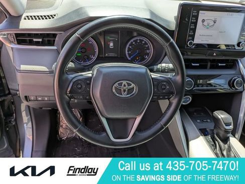 Used 2021 Toyota Venza LE AWD/4WD image 17