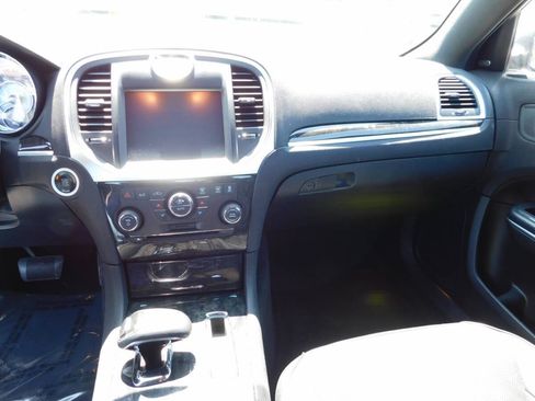 Used 2013 Chrysler 300 C RWD image 7