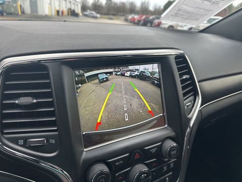 Used 2018 Jeep Grand Cherokee Limited image 27