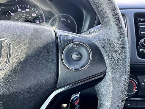 Used 2019 Honda HR-V LX image 11