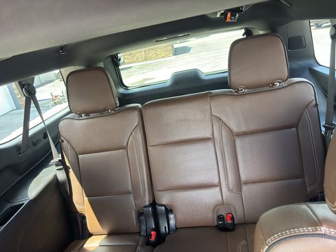 Used 2025 Chevrolet Suburban High Country w/ Sun And Tow Package AWD/4WD image 13