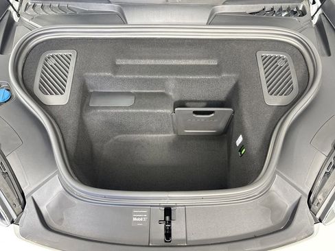 Certified 2025 Porsche Macan Turbo Electric AWD/4WD image 22