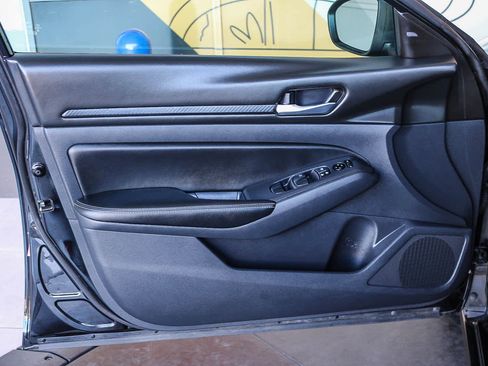 Used 2025 Nissan Altima 2.5 SV FWD image 21