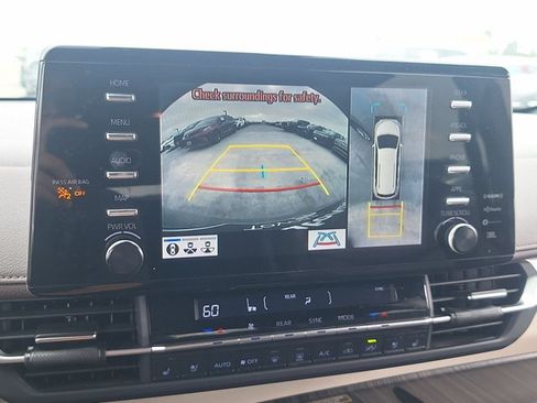 Used 2021 Toyota Sienna Platinum FWD image 14