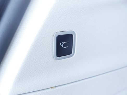 Certified 2023 Chrysler Pacifica Touring-L FWD image 19